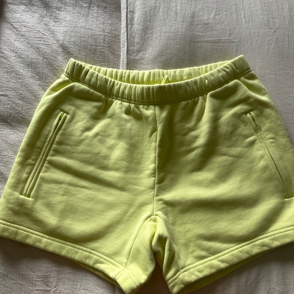 KHY by Kylie Jenner - Picture 2 of 5